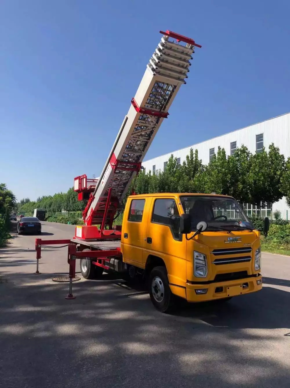 花溪附近的云梯车出租服务：轻松解决高空作业需求